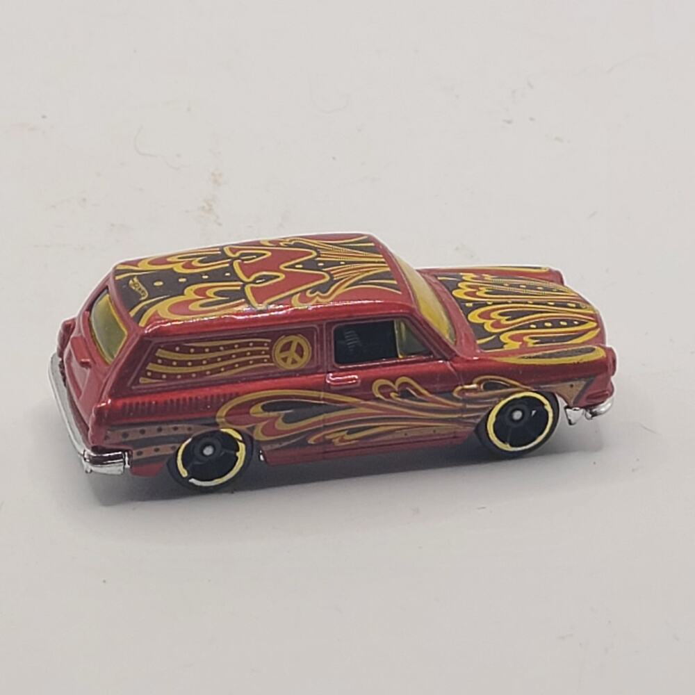 Hot Wheels 2015 HW ART CARS #2 CUSTOM 1969 VOLKSWAGEN SQUAREBACK 1:64 | Loose